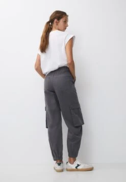 PULL & BEAR Pantaloni CargoGrey Donna Pantaloni PUC21A0VO-C11 11 PULL & BEAR Pantaloni CargoGrey Donna Pantaloni PUC21A0VO-C11 -Pull & Bear bbbc633a2b2e4577acfa9d50ddf1d50a