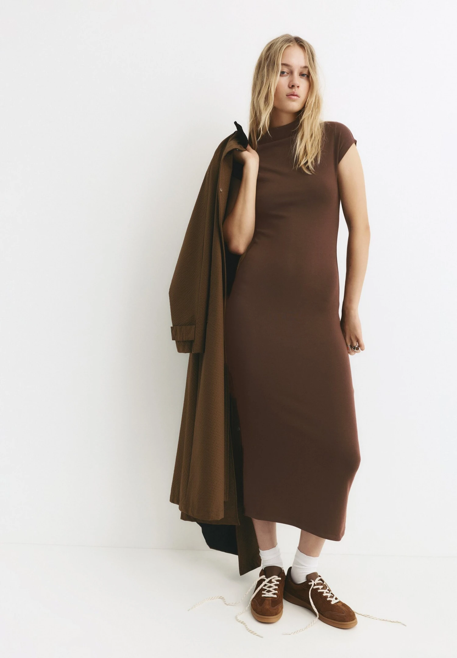 PULL & BEAR MOCK NECK MIDI - Vestito Di Maglina - Brown 7 PULL & BEAR MOCK NECK MIDI - Vestito Di Maglina - Brown - immagine 5