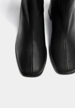 PULL & BEAR Stivaletti Con TaccoBlack Donna Stivali PUC11N05C-Q11 -Pull & Bear bca60314d97b49cdb2366e8eaefa1322