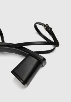 PULL & BEAR Strappy Heeled - Sandali - Black -Pull & Bear bd9c57b88c8544a7adaac2c91d811d84