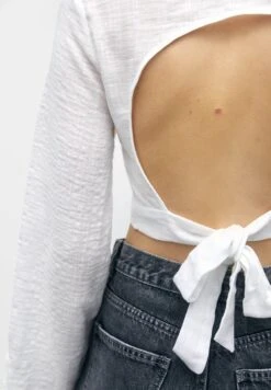 PULL & BEAR Cropped Open BackCamiciaWhite Donna Camicie E Bluse PUC21E10W-A11 -Pull & Bear be8f762026ec4ec0aaec3fb6277a131c