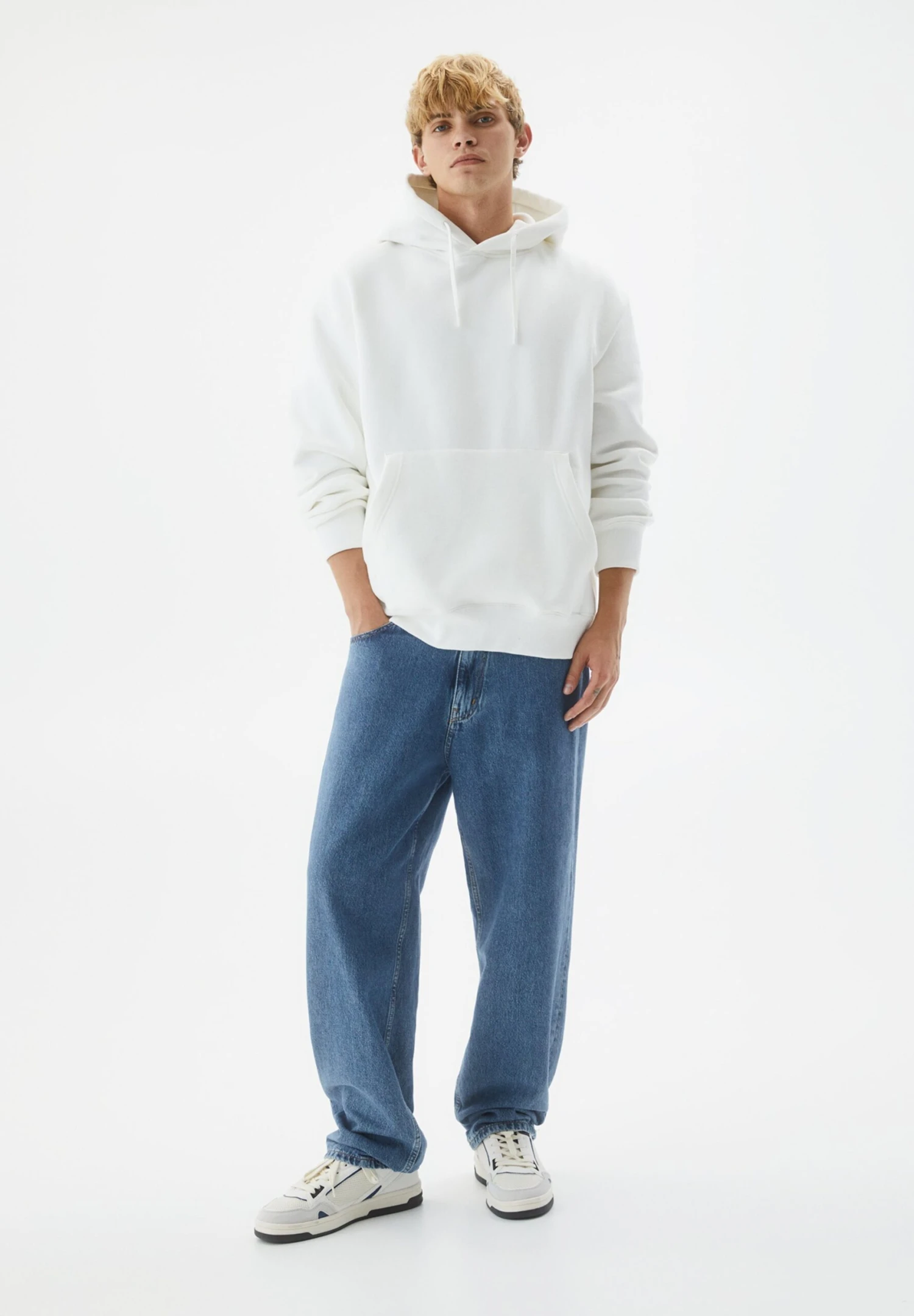 PULL & BEAR Basic ColouredFelpa Con CappuccioWhite Donna Felpe PUC21009J-A11 5 PULL & BEAR Basic ColouredFelpa Con CappuccioWhite Donna Felpe PUC21009J-A11 - immagine 3