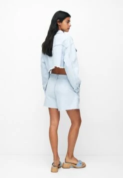 PULL & BEAR Darted - Shorts Di Jeans - Stone Blue Denim -Pull & Bear c21e7753f8d644a7bb99cc98a6023711
