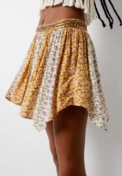 PULL & BEAR Asymmetric - Gonna A Pieghe - Ochre -Pull & Bear c2bdc03548b1443db9df859d3dde4ab1