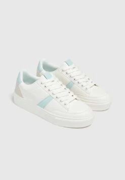 PULL & BEAR Minimalist With Side Stripe DetailSneakers BasseLight Blue Donna Sneakers PUC11A0LU-K11 -Pull & Bear c6b5dc5472294e68afb490d4d1c72ee6