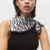 PULL & BEAR Zebra Print-Neckerchief- SciarpaBlack Donna Sciarpe PUC51G056-Q11 2 PULL & BEAR Zebra Print-Neckerchief- SciarpaBlack Donna Sciarpe PUC51G056-Q11 -Pull & Bear c9ccebc5d8ea459c870af9f0548d9c17