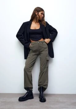 PULL & BEAR Pantaloni CargoKhaki Donna Pantaloni PUC21A0PE-N11 -Pull & Bear cb08c2c3b9464ff095d19ca6101d4bc7