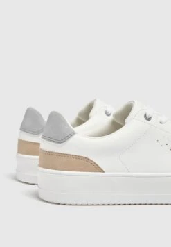 PULL & BEAR Casual With DetailSneakers BasseWhite Donna Sneakers PUC11A0JY-A11 -Pull & Bear d073e7ba206e47b1a0900a327555b313