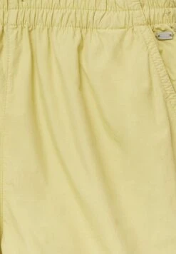 PULL & BEAR Basic Bermuda ShortsLight Yellow Donna Shorts PUC21S0DU-E11 -Pull & Bear d16f90c7c71b4e50843cd96274d22580