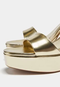 PULL & BEAR Sandali Con Tacco - Gold Coloured -Pull & Bear d1e1be181a994f2ea00a5450919de7d0
