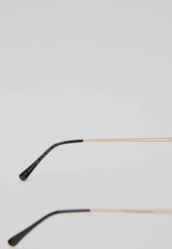 PULL & BEAR OvalOcchiali Da SoleGoldcoloured Donna Occhiali Da Sole PUC51K01F-F11 -Pull & Bear d594f6e345e94045b92d7c7ad882796f