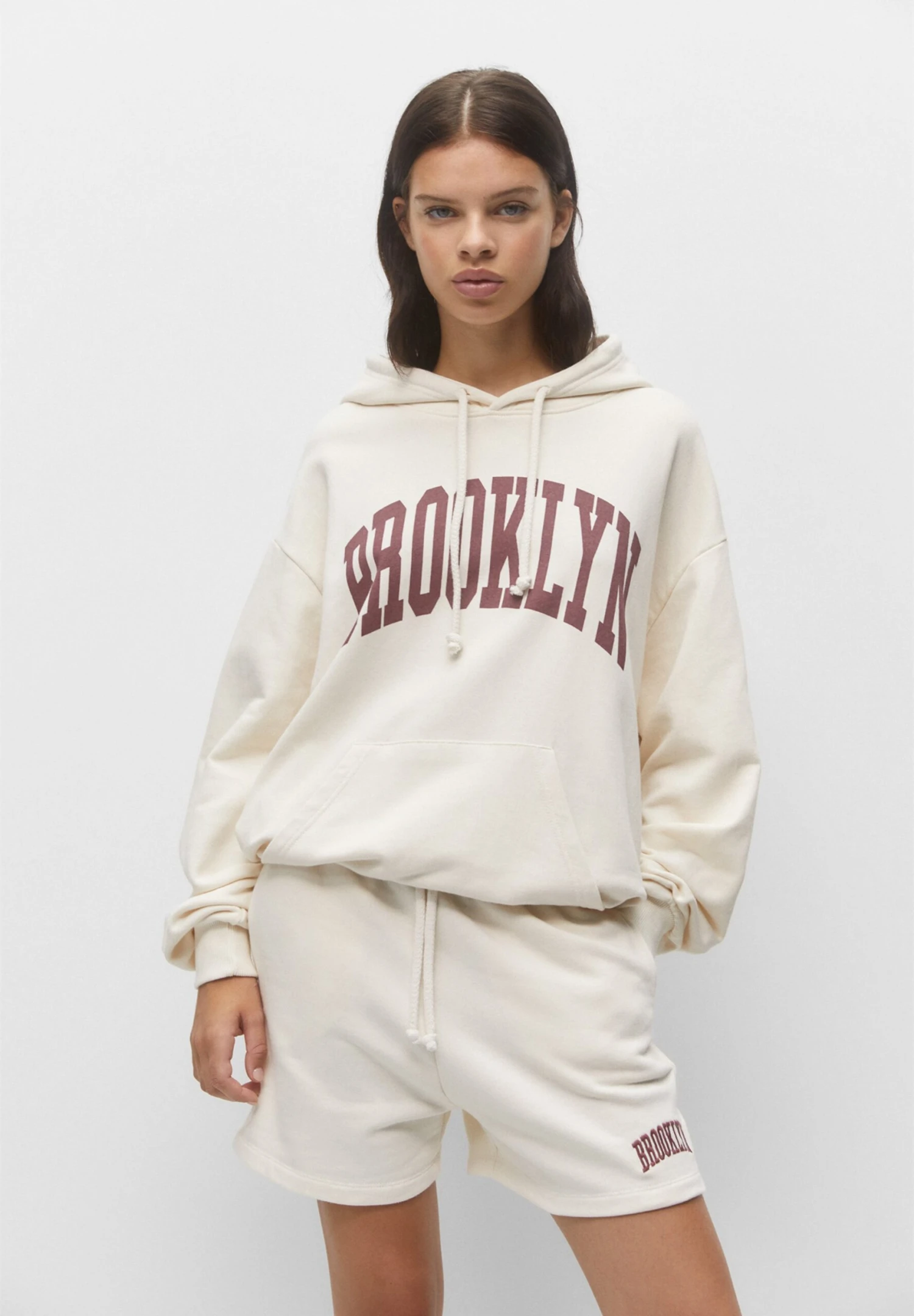 PULL & BEAR Brooklyn Jogger Bermuda- Pantaloni Sportivi - Beige 3 PULL & BEAR Brooklyn Jogger Bermuda- Pantaloni Sportivi - Beige