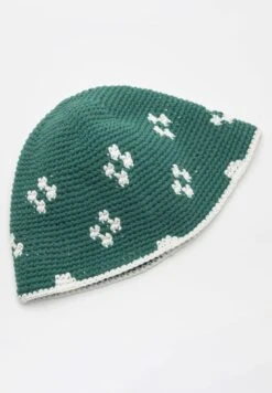 PULL & BEAR Flowers - Berretto - Green -Pull & Bear d6efdacd14f9479b97db29836883964e