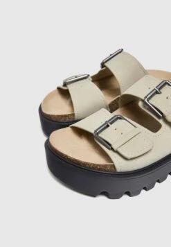 PULL & BEAR CiabattineBeige Donna Ciabatte E Zoccoli PUC11A0KI-B11 -Pull & Bear da7d0d9d29e8461f9a4722127f31a9ff