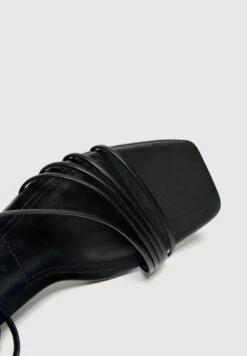 PULL & BEAR TirasSandaliBlack Donna Sandali PUC11A0I6-Q11 -Pull & Bear dc4e76b77b1e4846b6ffe50821679af6