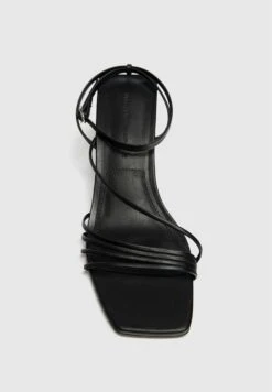 PULL & BEAR TirasSandaliBlack Donna Sandali PUC11A0I6-Q11 -Pull & Bear dd09bdd732cf4e3b831e1d29e3f376bd