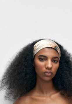 PULL & BEAR Paisley PrintSciarpaLight Brown Donna Sciarpe PUC51G05D-O11