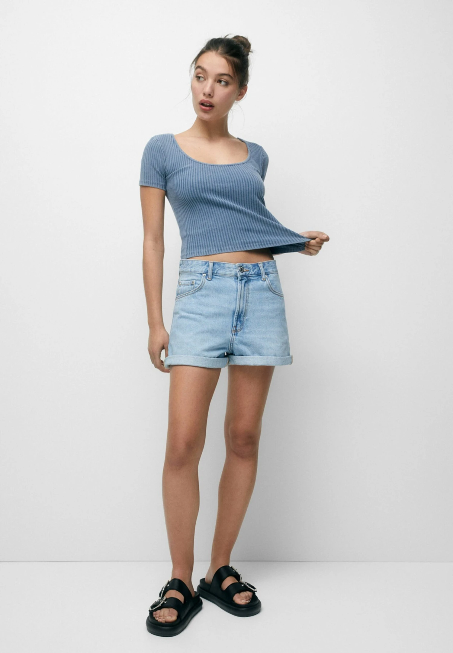 PULL & BEAR High-Waist MomShorts Di JeansStone Blue Denim Donna Shorts PUC21S0D1-K12 4 PULL & BEAR High-Waist MomShorts Di JeansStone Blue Denim Donna Shorts PUC21S0D1-K12 - immagine 2