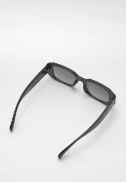 PULL & BEAR RectangularOcchiali Da SoleBlack Donna Occhiali Da Sole PUC51K01K-Q11 -Pull & Bear e0b3e86104824207acb59f1a73b0f551