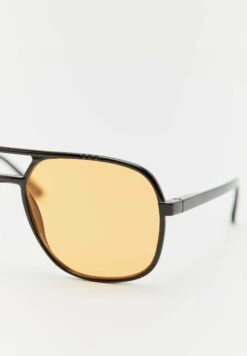 PULL & BEAR Occhiali Da SoleOrange Donna Occhiali Da Sole PUC51K009-H11 13 PULL & BEAR Occhiali Da SoleOrange Donna Occhiali Da Sole PUC51K009-H11 -Pull & Bear e394b41b1606416398f968235591b22b