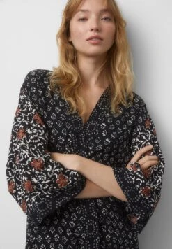 PULL & BEAR Long Printed-KimonoGiacca LeggeraBlack Donna Giacche E Blazer PUC21G0I7-Q11 10 PULL & BEAR Long Printed-KimonoGiacca LeggeraBlack Donna Giacche E Blazer PUC21G0I7-Q11 -Pull & Bear e3ad140dca314af6832a3fd49998fdb5