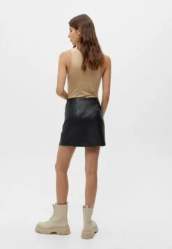 PULL & BEAR Faux Leather Wrap Skirt - Gonna A Campana - Mottled Black -Pull & Bear e3f771cf4593445f8f4304d1d3a437ac