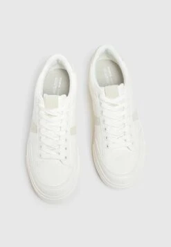 PULL & BEAR Minimalist With Side Stripe DetailSneakers BasseBeige Donna Sneakers PUC11A0LU-B11 9 PULL & BEAR Minimalist With Side Stripe DetailSneakers BasseBeige Donna Sneakers PUC11A0LU-B11 -Pull & Bear e5c9f09cc75041ceaf5fa4a52e834534