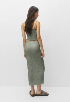 PULL & BEAR Floral-Midi - Gonna A Tubino - Green -Pull & Bear e7461d54e9704bb7983b87c22bb6991a