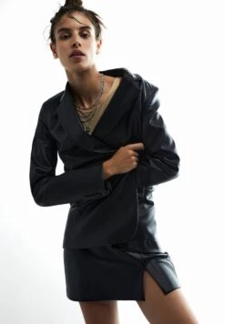 PULL & BEAR Faux Leather Wrap Skirt - Gonna A Campana - Mottled Black -Pull & Bear e91ae35aa26d4099bf90329de8955d19