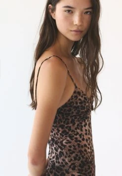 PULL & BEAR PRINTED - Vestito Casual - Brown -Pull & Bear e93e028f49514b74bb11a6d176a8836d