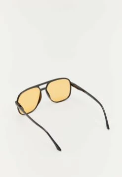 PULL & BEAR Occhiali Da SoleOrange Donna Occhiali Da Sole PUC51K009-H11 10 PULL & BEAR Occhiali Da SoleOrange Donna Occhiali Da Sole PUC51K009-H11 -Pull & Bear ecd38ccf6c2547e2ab32f39b04981fbe