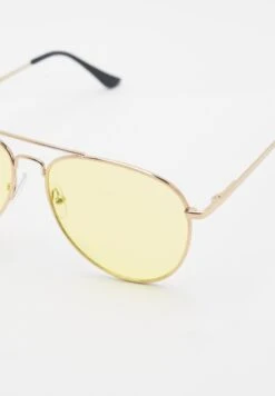 PULL & BEAR Aviator With LensesOcchiali Da SoleYellow Donna Occhiali Da Sole PUC51K01I-E11 -Pull & Bear ed6222b4906d49079462128b67570237
