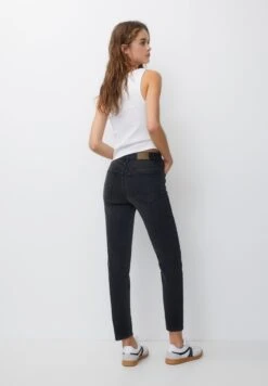 PULL & BEAR Basic Mom ComfortJeans A SigarettaBlack Donna Jeans PUC21N0M3-Q11 -Pull & Bear f039ecec2e8844bca68eee89184f3f5c