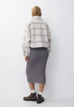 PULL & BEAR Cropped Check With PocketsGiacca Da Mezza StagioneSand Donna Giacche E Blazer PUC21G0IO-B11 -Pull & Bear f16796fe643344c8ae92febefad123cb