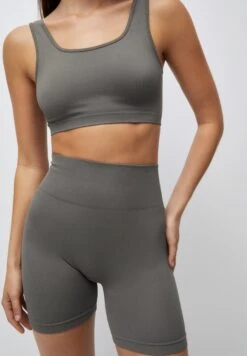 PULL & BEAR Seamless- Shorts - Khaki -Pull & Bear f1c7159eeecc4419b4e6ce3884d111e0