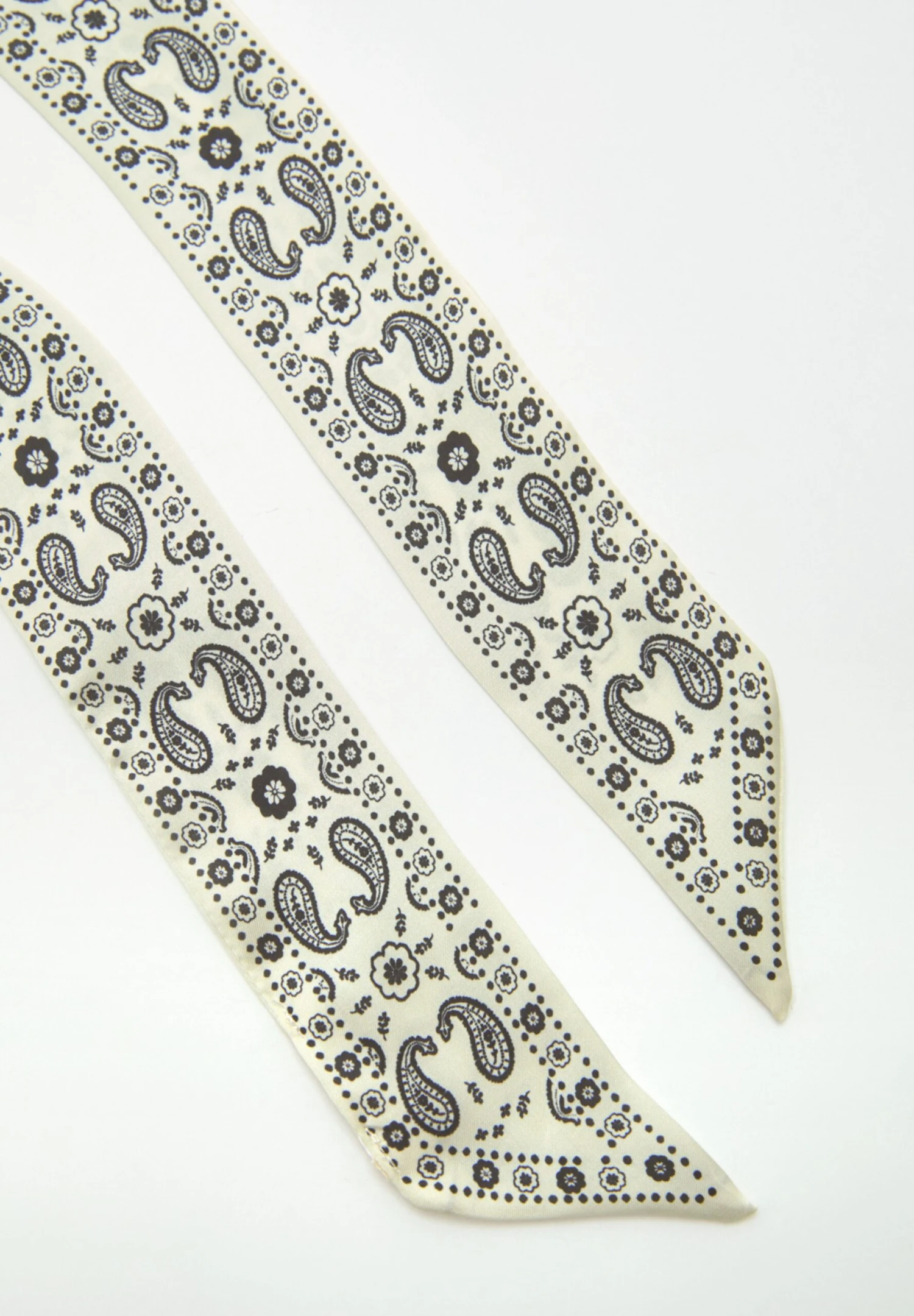 PULL & BEAR Thin Paisley PrintSciarpaWhite Donna Sciarpe PUC51G05B-A11 5 PULL & BEAR Thin Paisley PrintSciarpaWhite Donna Sciarpe PUC51G05B-A11 - immagine 3