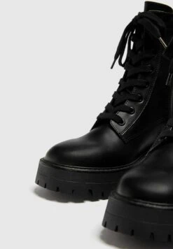 PULL & BEAR Stivaletti StringatiBlack Donna Stivaletti PUC11N04V-Q11 -Pull & Bear f3f8867595074175bd5d5b889bfedec1