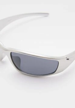 PULL & BEAR CyclingOcchiali Da SoleSilver Coloured Donna Occhiali Da Sole PUC51K00V-D11 -Pull & Bear f6a2e93b3c744841bf1b261c9df816f0