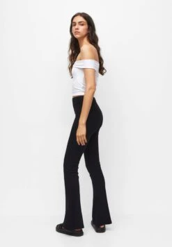 PULL & BEAR Off Shoulder Knot T-Shirt Con StampaWhite Donna T-shirt E Top PUC21D2F9-A11 -Pull & Bear f78f5272f3ac4cc5a8a0245240d29083