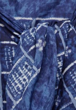 PULL & BEAR Tie Dye Floral Print Pareo SciarpaBlue Donna Sciarpe PUC51G053-K11 -Pull & Bear f9909b79f6c5418bb51fc73525d49138