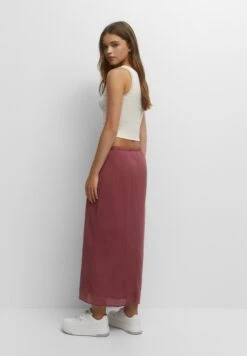 PULL & BEAR Front EmbroideryTankTopBeige Donna T-shirt E Top PUC21D2HF-B11 10 PULL & BEAR Front EmbroideryTankTopBeige Donna T-shirt E Top PUC21D2HF-B11 -Pull & Bear fc7308c71db846668eb4245c8dac106e