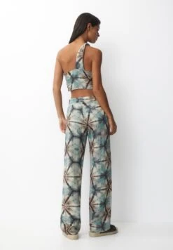 PULL & BEAR Asymmetric Rustic Printed CamicettaGreen Donna Camicie E Bluse PUC21E120-M11 -Pull & Bear fd563941c62245189d7cb41bf89971c9