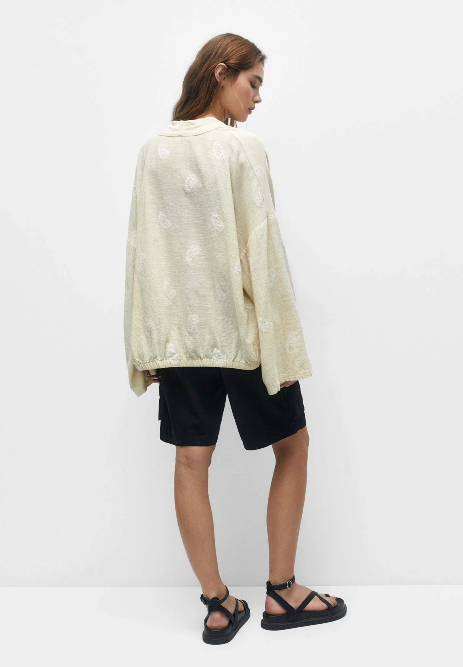 PULL & BEAR Rustic With EmbroideryGiacca LeggeraWhite Donna Giacche E Blazer PUC21G0I1-A11 5 PULL & BEAR Rustic With EmbroideryGiacca LeggeraWhite Donna Giacche E Blazer PUC21G0I1-A11 - immagine 3